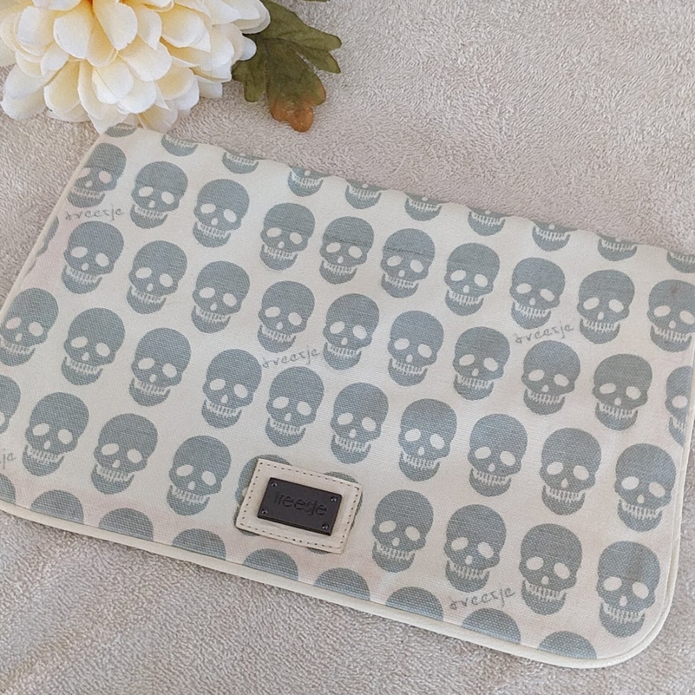 Treesje Fabric Foldover 'Fatal' Clutch w/ Zipper - Picture 5 of 13
